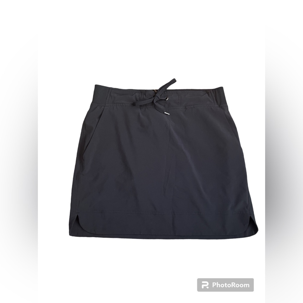 LIKE NEW Athleta Women’s Midtown Skort - Black - Size: 6